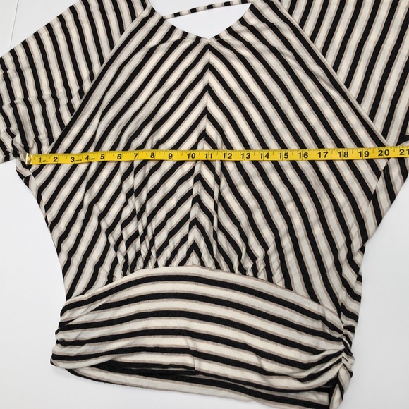 Unique Ella Moss - top - partly open in the back - black/white/beige str… - Picture 7 of 10